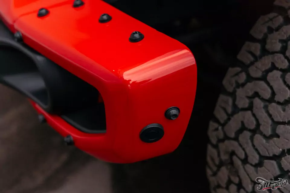 Кузовной ремонт яркого Jeep Wrangler